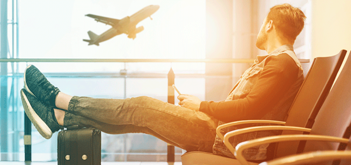 business vs leisure traveler waiting in the airport