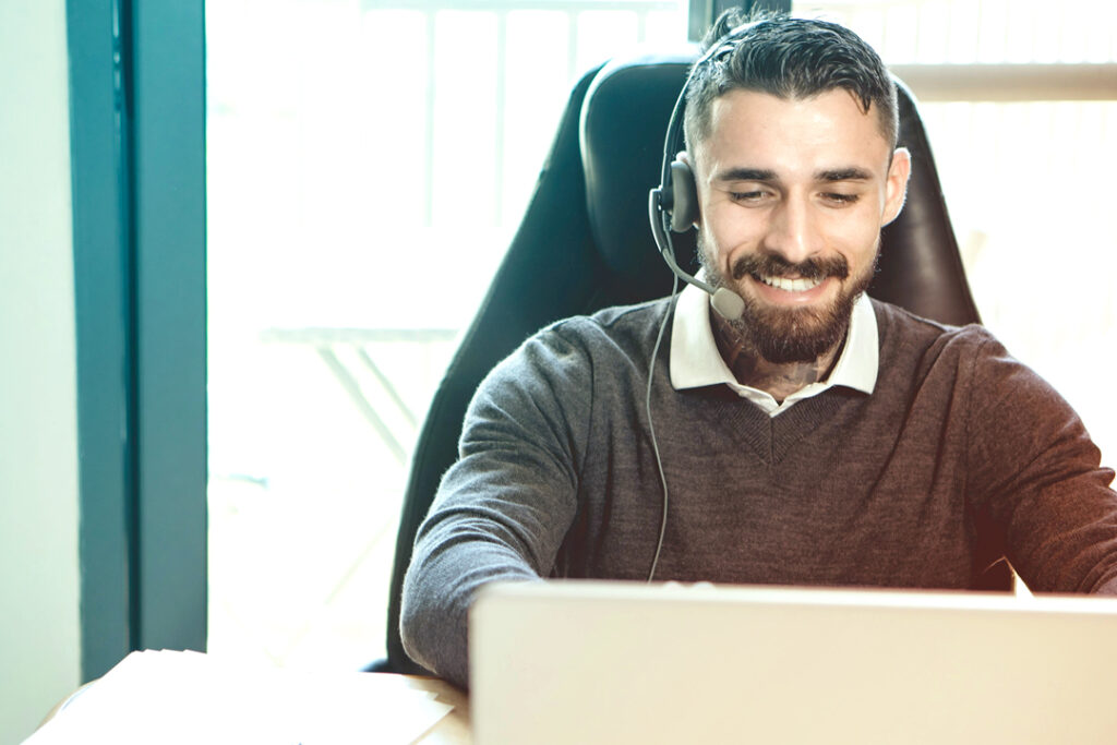 Image of Travel manager, making arrangements using new distribution capability software