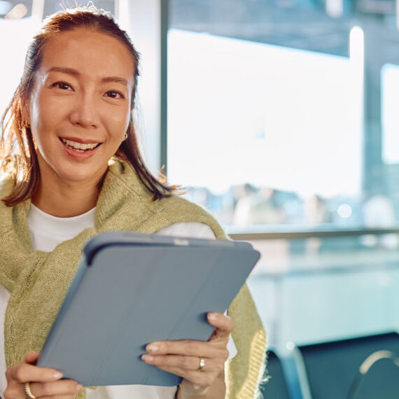 Traveler using a modern business travel platform on a tablet